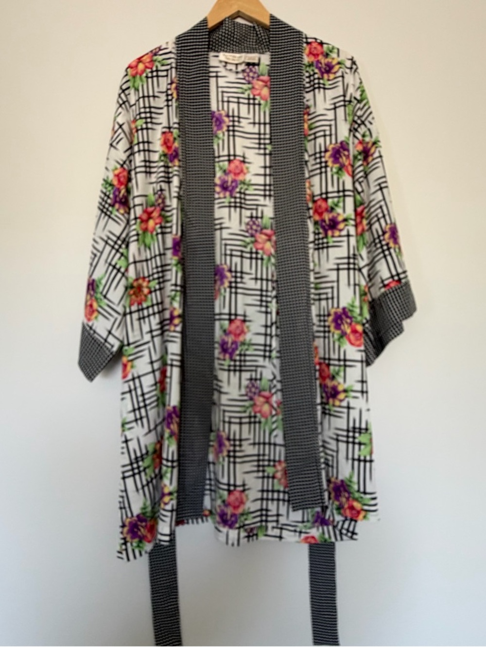Victoria's Secret White Floral & Black Grid Kimono Robe